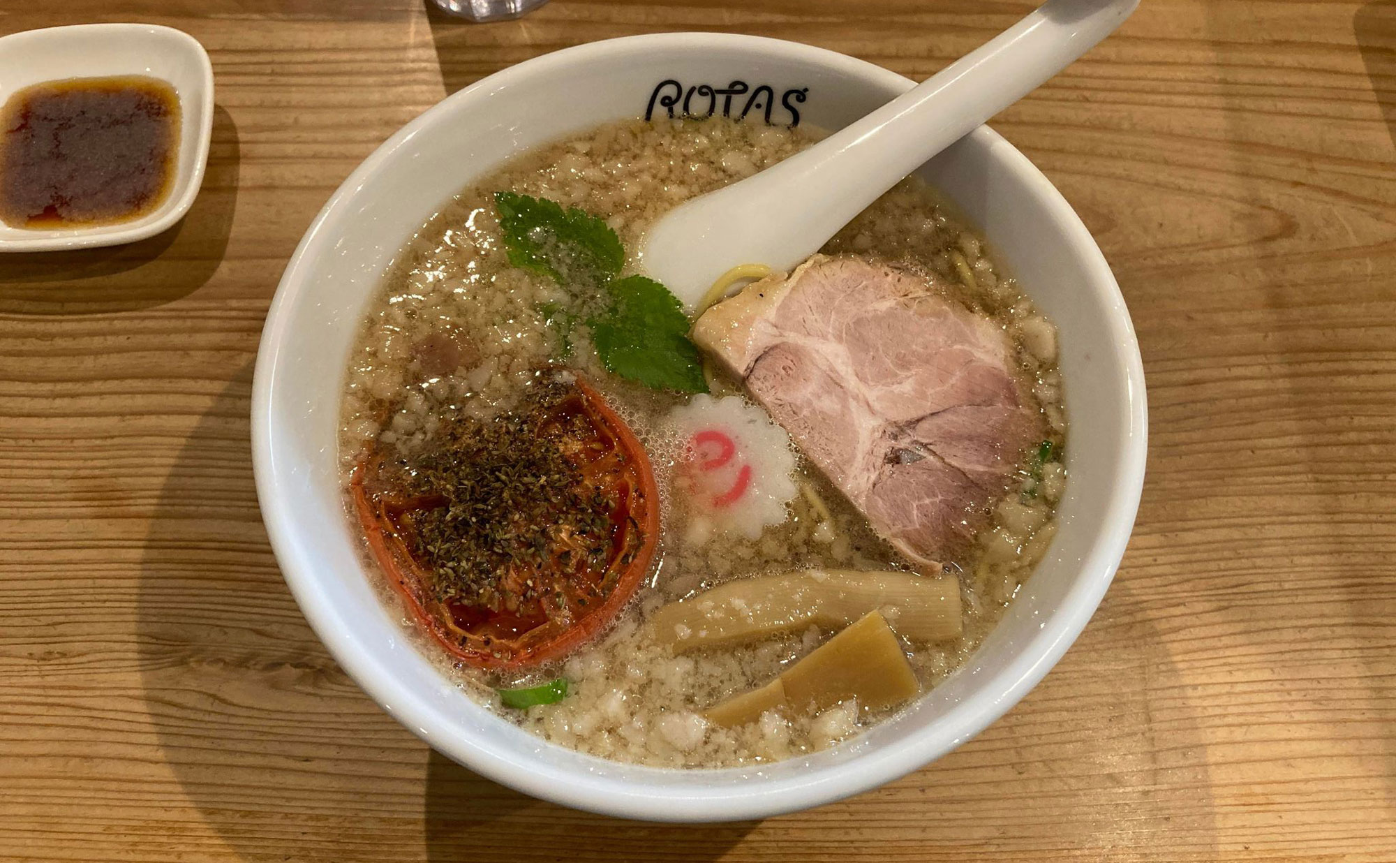 ろたす 三島 ローストトマト醤油クラシック+背油トッピング
