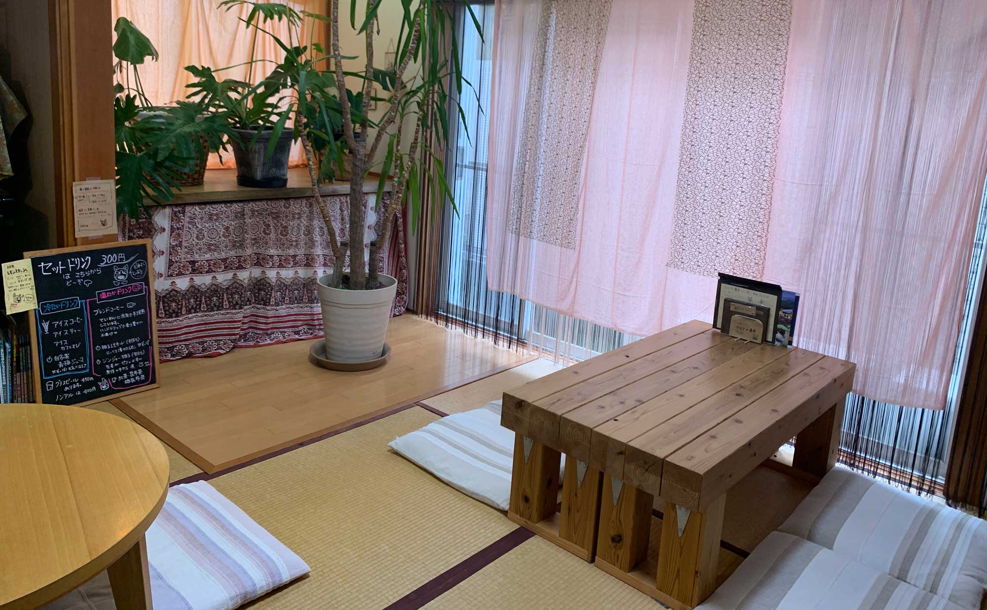 伊豆の国市 蕎麦「熊の手」(Kumanote) 内観