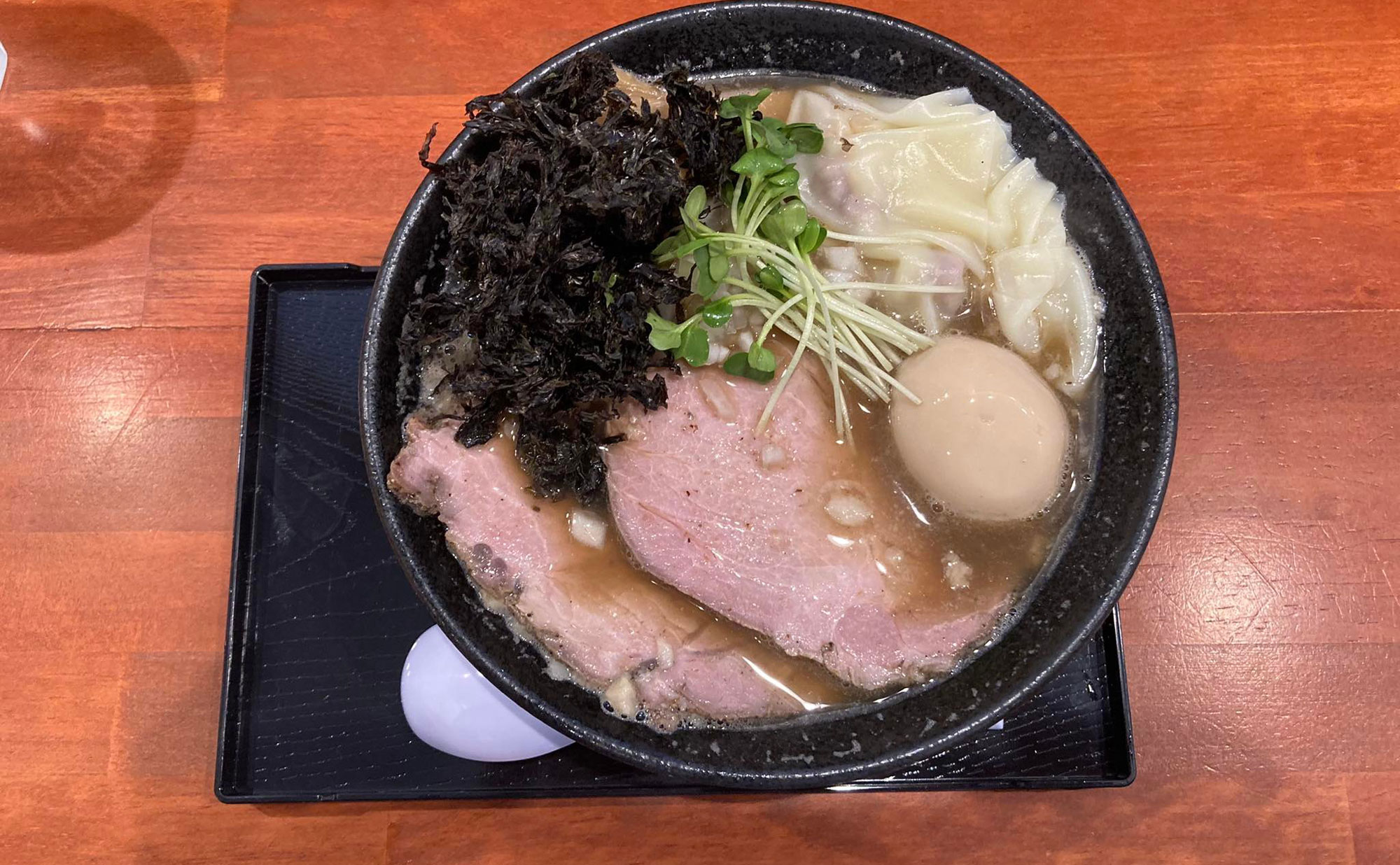 三島市 ラーメン「萩原」(Hagiwara) 特製背脂煮干しらーめん