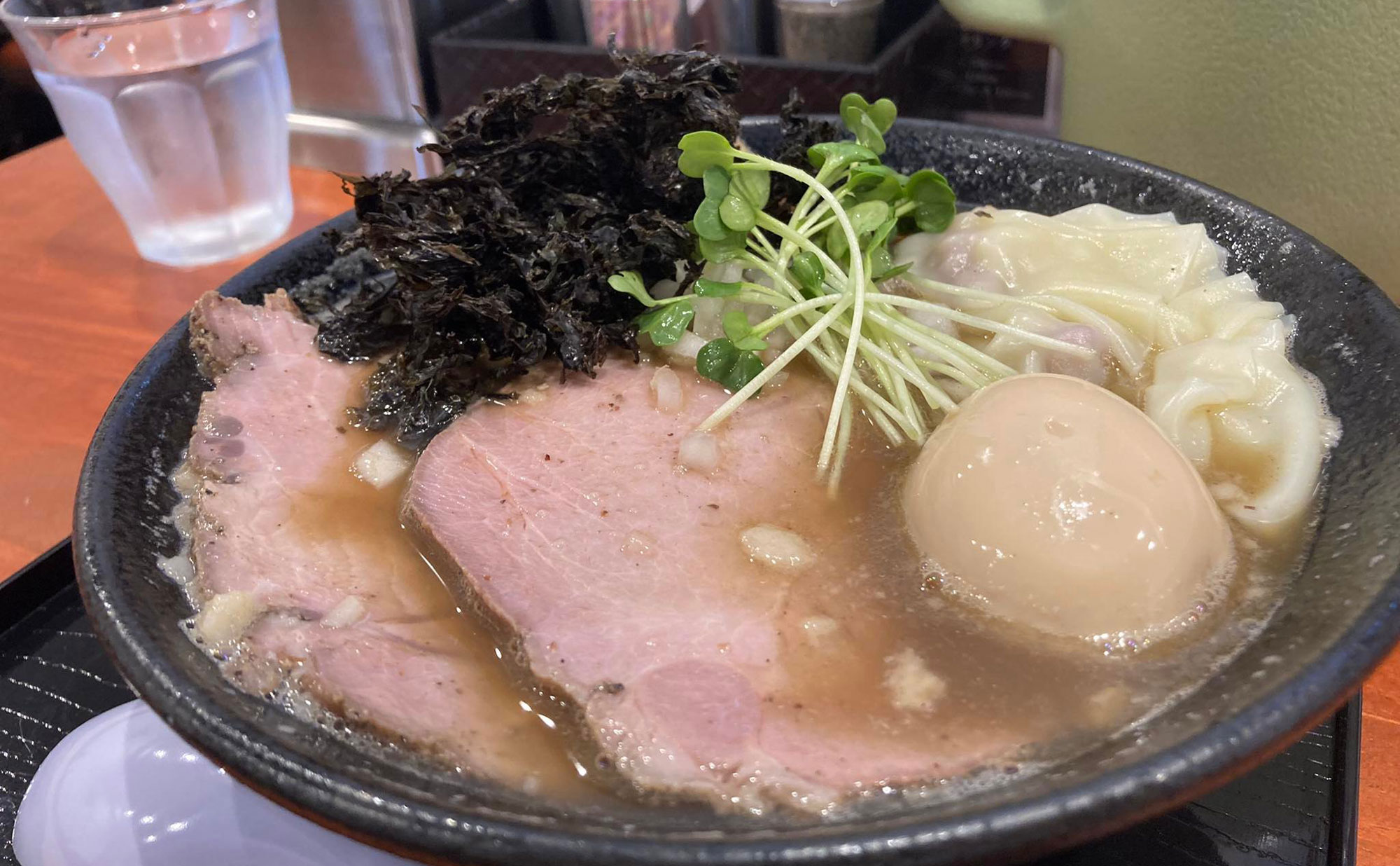 三島市 ラーメン「萩原」(Hagiwara) 特製背脂煮干しらーめん