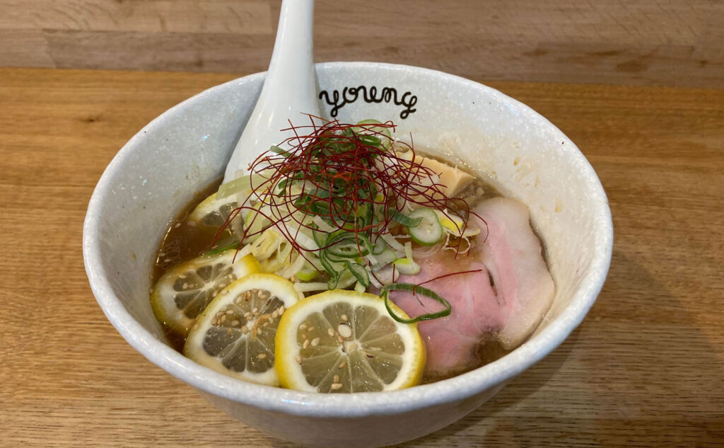 三島 ラーメン「やんぐ」(Young) しょうゆ生絞りレモンラーメン