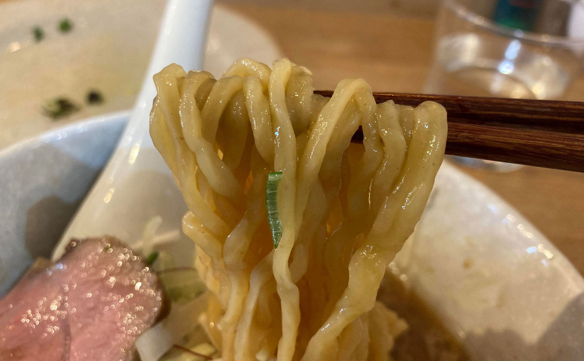 三島 ラーメン「やんぐ」(Young) しょうゆ生絞りレモンラーメン 麺
