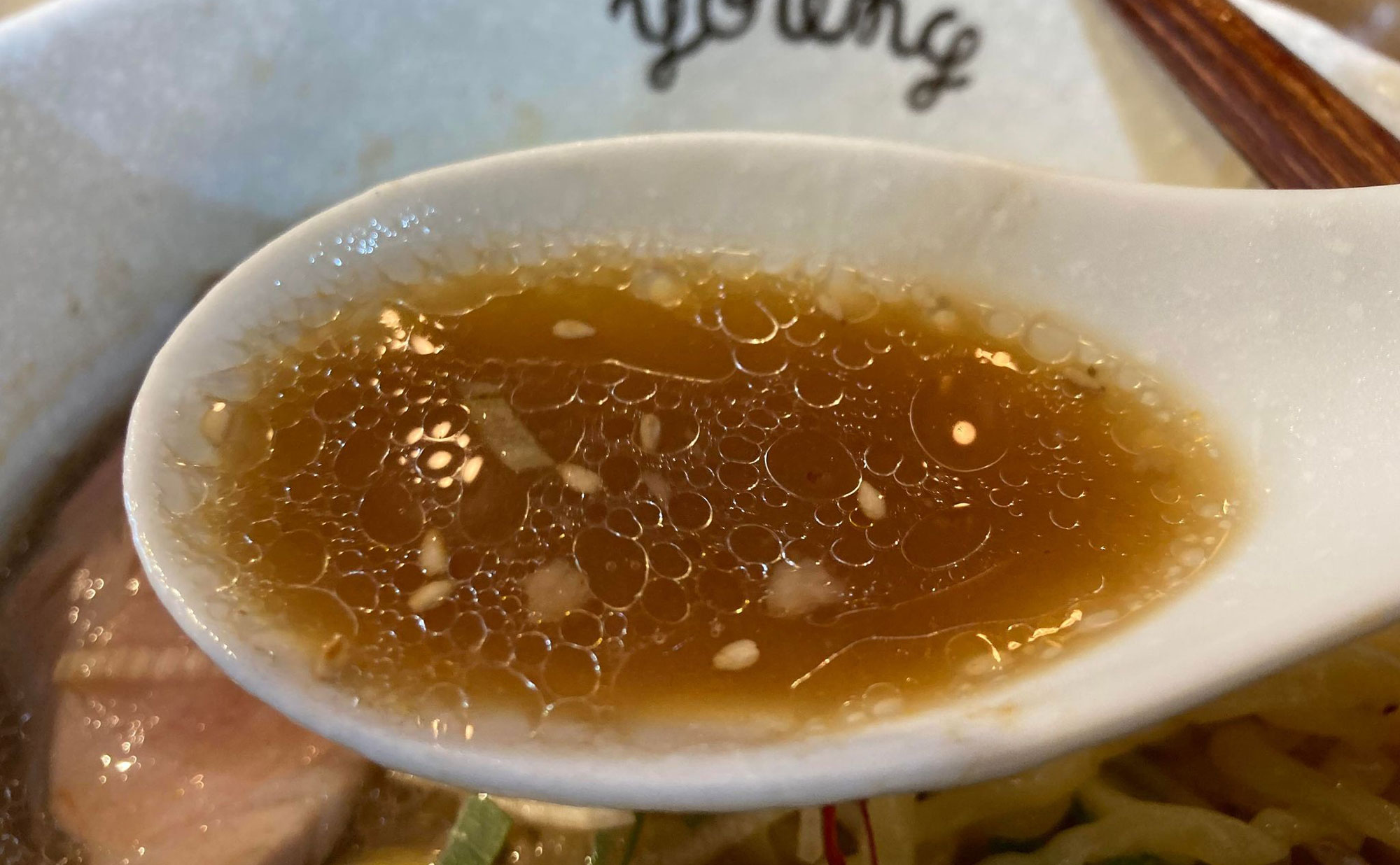 三島 ラーメン「やんぐ」(Young) しょうゆ生絞りレモンラーメン スープ