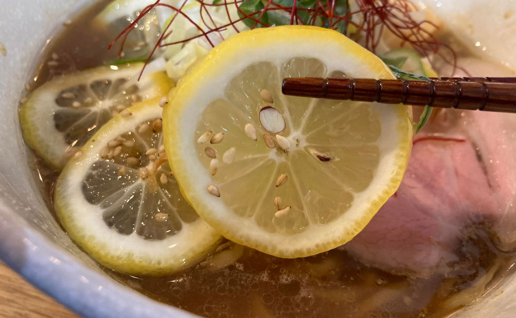 三島 ラーメン「やんぐ」(Young) しょうゆ生絞りレモンラーメン レモン