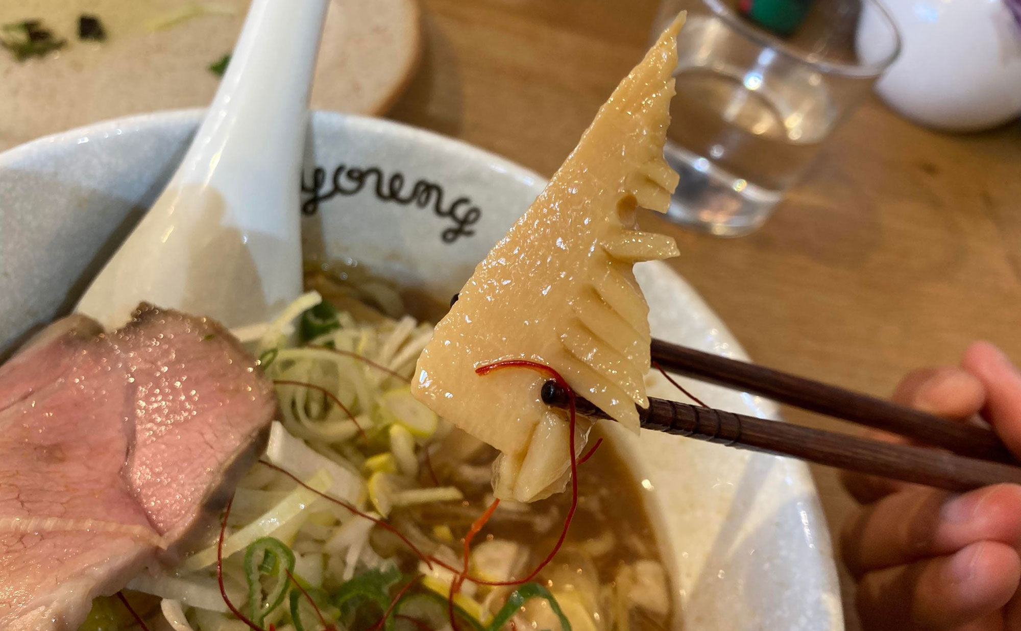 三島 ラーメン「やんぐ」(Young) しょうゆ生絞りレモンラーメン メンマ