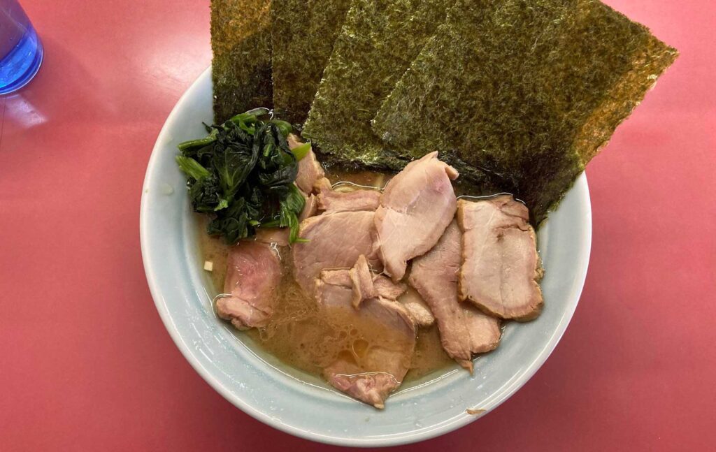 沼津 ラーメン「沼津家」(Numazuya) チャーシュー麺 のりトッピング