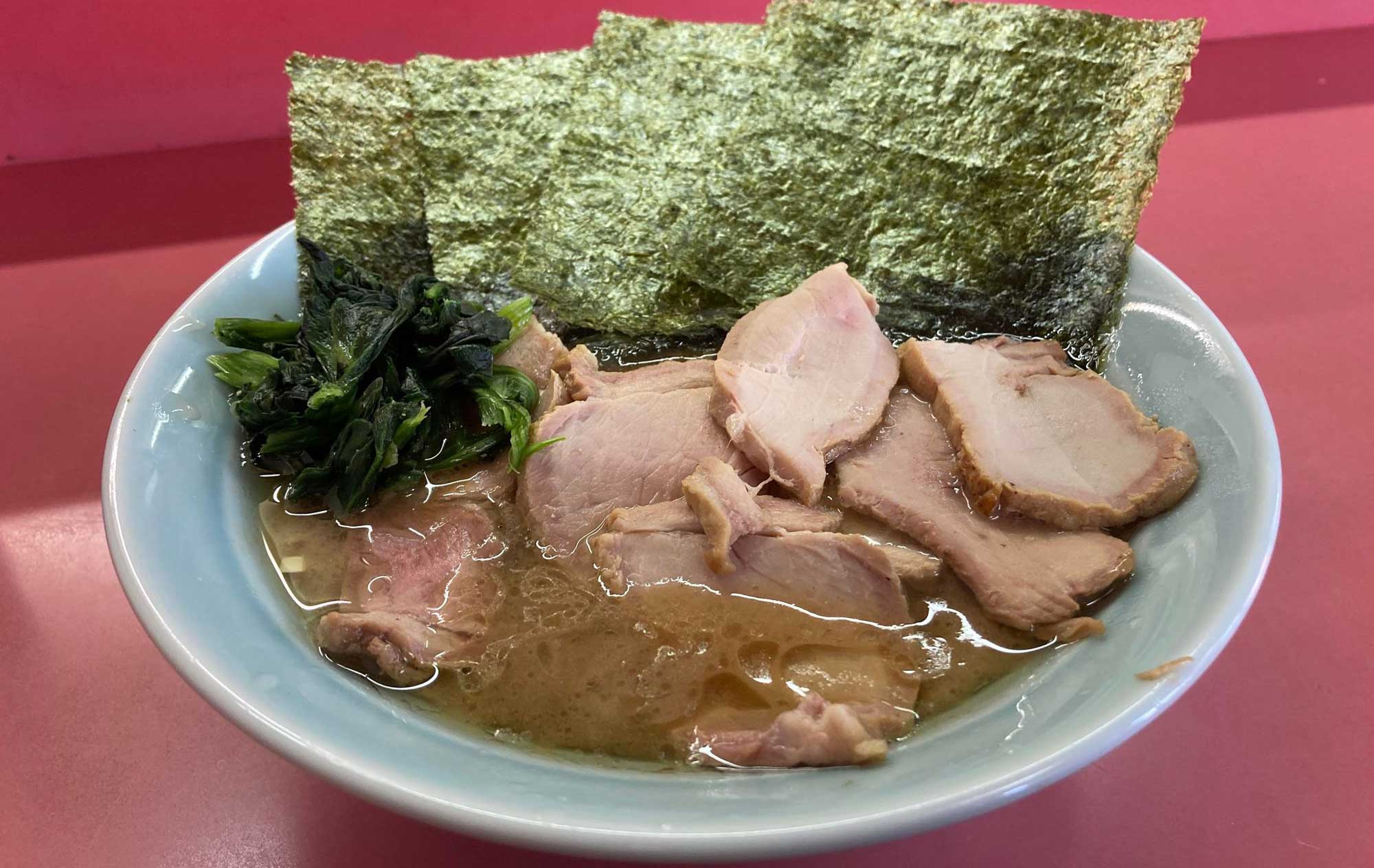 沼津 ラーメン「沼津家」(Numazuya) チャーシュー麺 のりトッピング