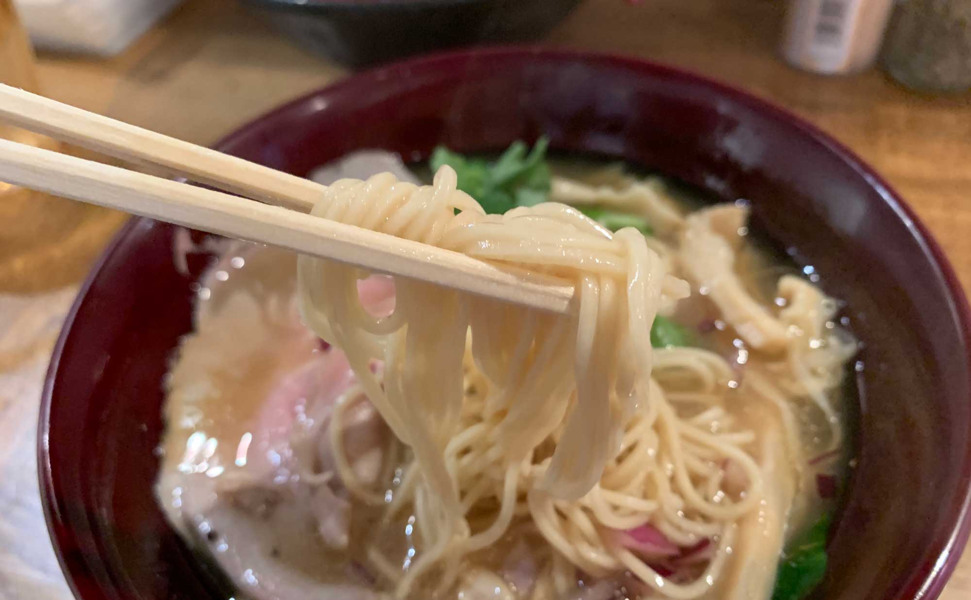 熱海 ラーメン「ゴールデンアイ」(goldeneye) 金目鯛ラーメン 麺