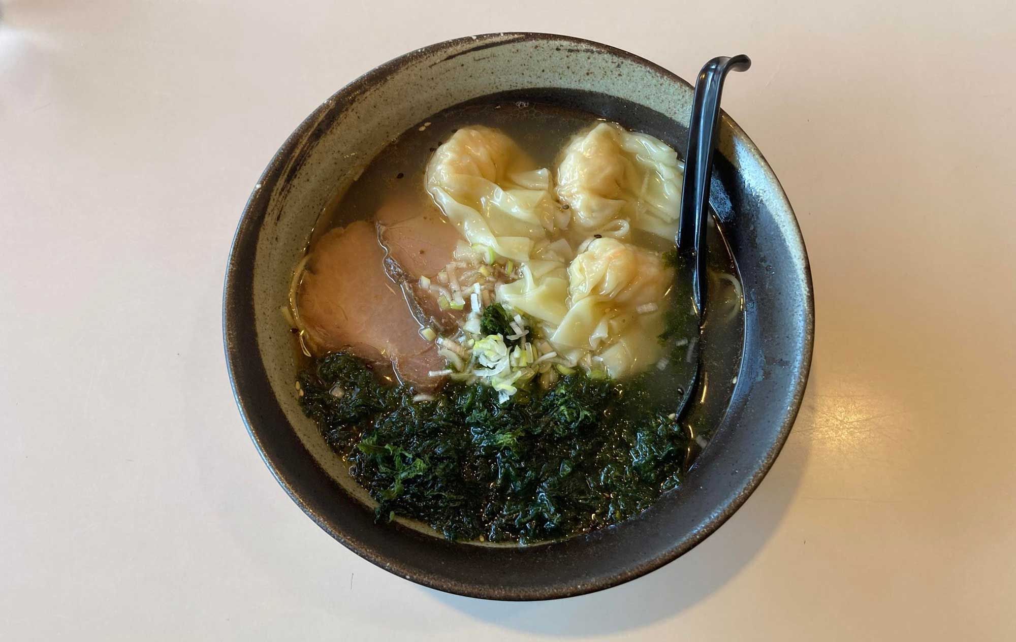 下田 ラーメン「一品香」(Ippinka) ワンタン入り塩ラーメン2