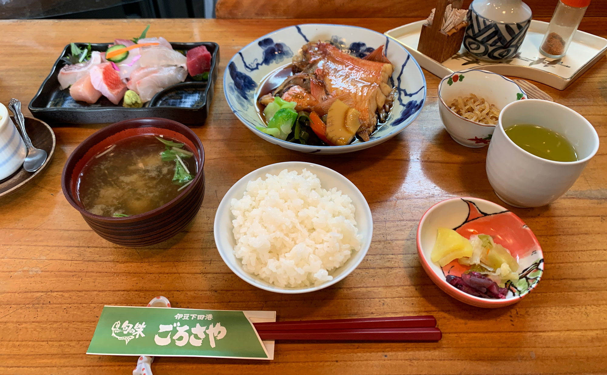 下田 海鮮「ごろさや」(Gorosaya) 刺身と金目の煮付け定食