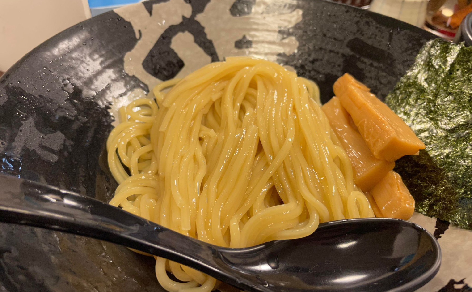 熱海 ラーメン「維新」(Ishin)熱海本店 辛鶏とん 麺